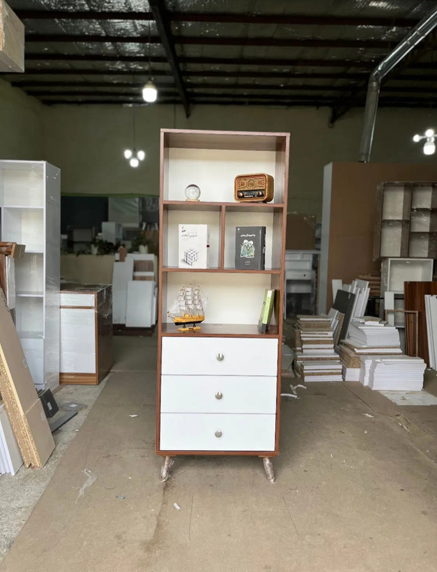 کتابخانه گالری چوب کرمی مدل B-CREST با ۳ کشو و طبقات دکوراتیو