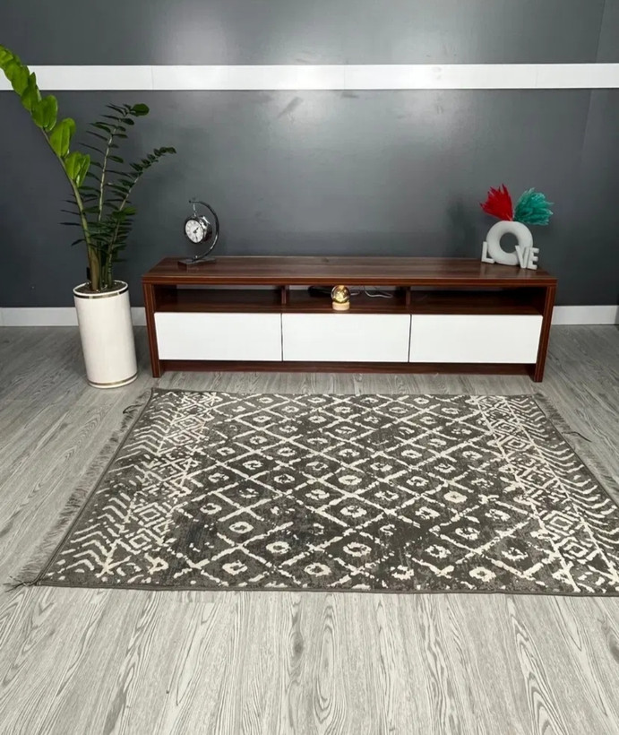 میز تلویزیون گالری چوب کرمی مدل تالن با طراحی مدرن و فضای ذخیرهسازی کاربردی