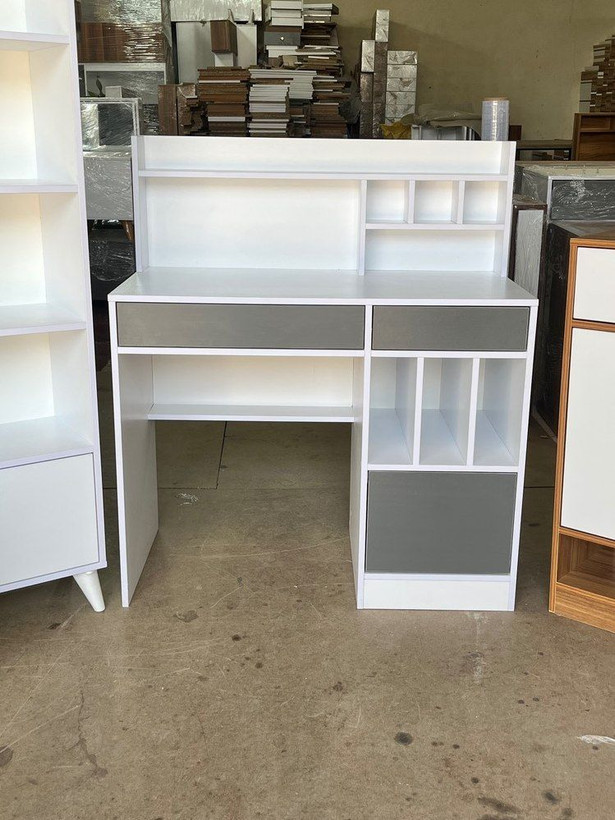 میز تحریر تولیدی چوب کرمی مدل لاله S-101 دو کشو کتابخانهدار